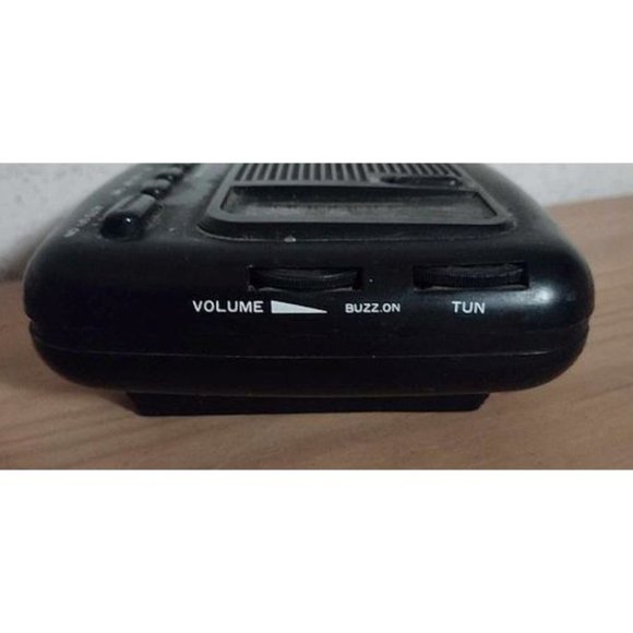 Digitech AM/FM ALARM COMPACT CLOCK RADIO - Picture 2 of 3